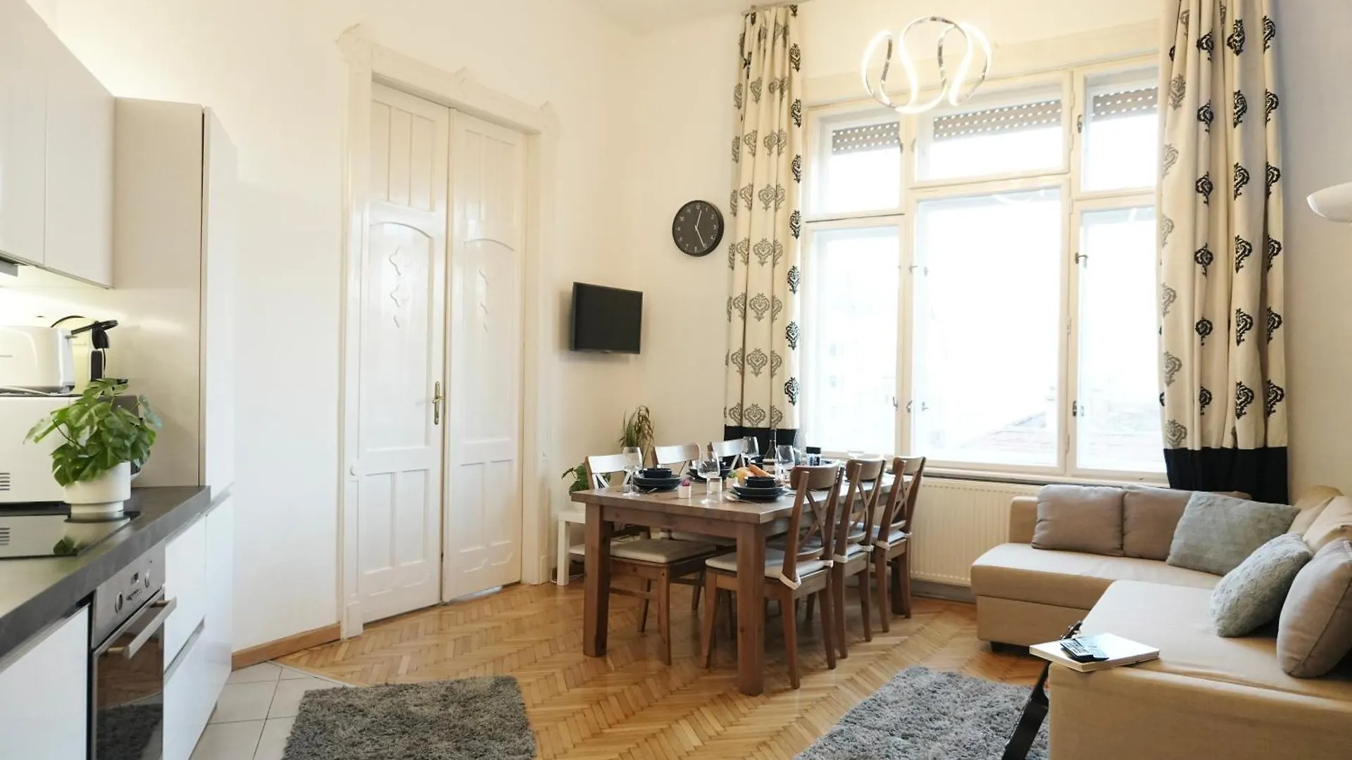 Budapest HomeBase 3BEDRS 2BATHS Jewish Quarter הונגריה