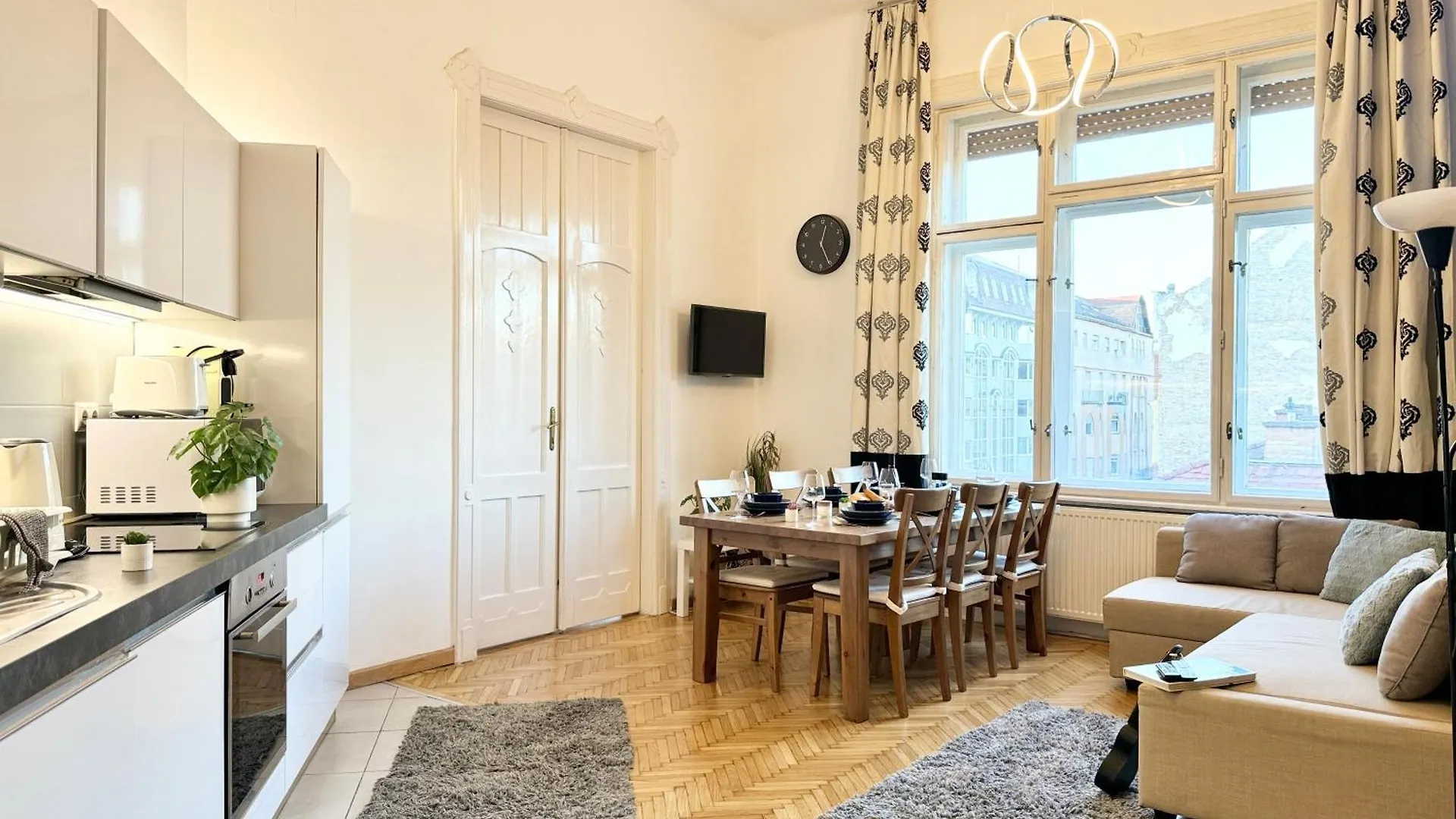 Budapest HomeBase 3BEDRS 2BATHS Jewish Quarter הונגריה