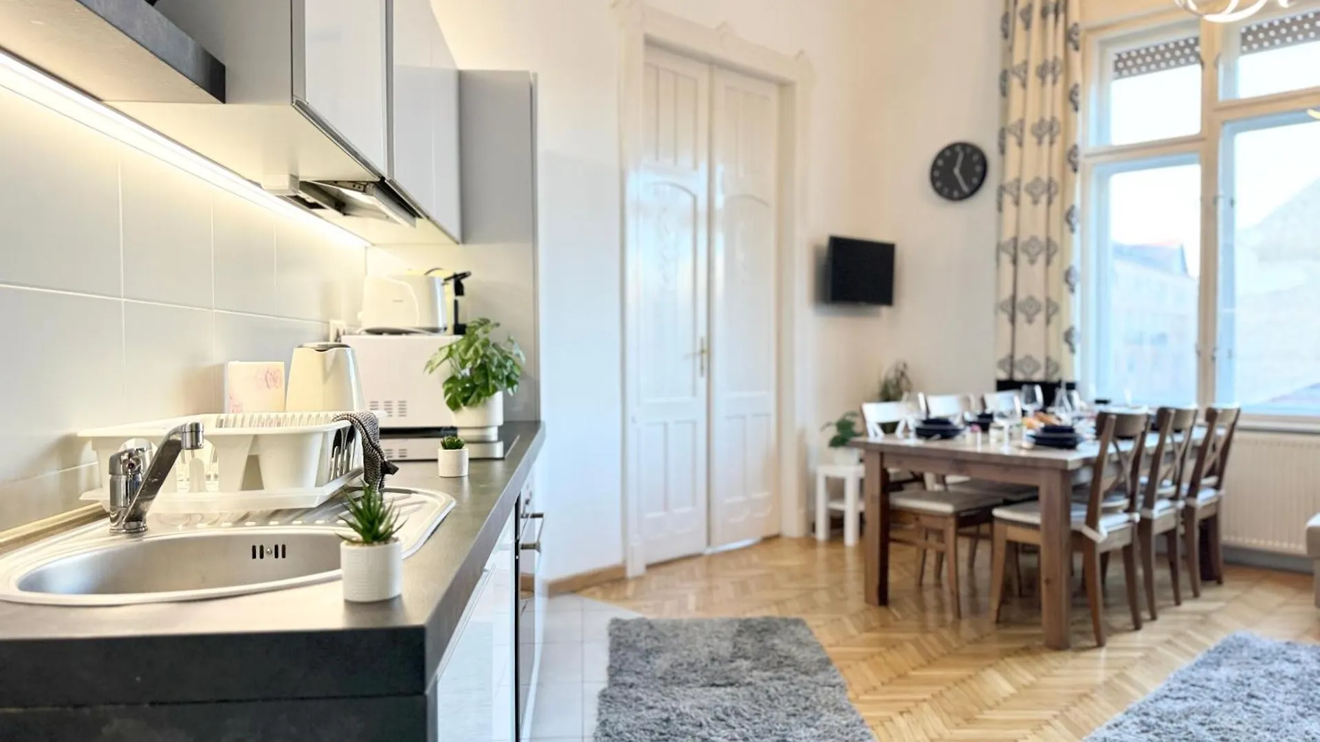 דירה Budapest HomeBase 3BEDRS 2BATHS Jewish Quarter הונגריה